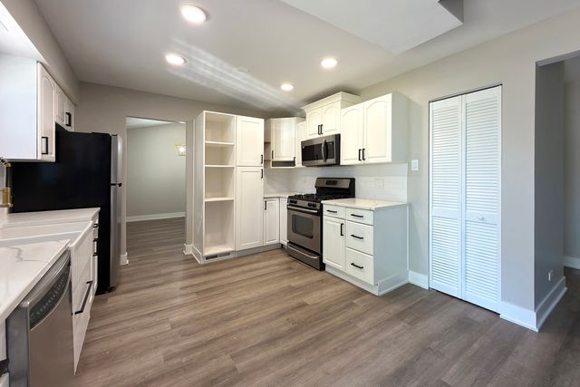 505 Tebay Place W, Schaumburg, IL 60194