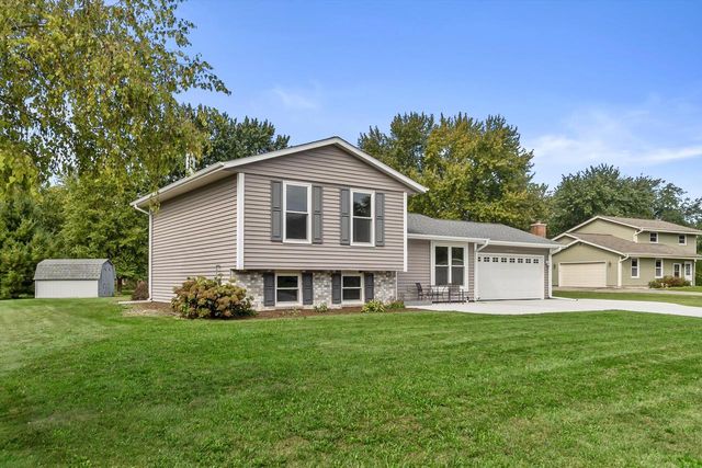 W208S10489 Karen COURT N, Muskego, WI 53150