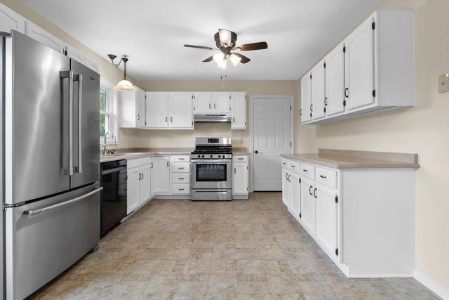 W208S10489 Karen COURT N, Muskego, WI 53150