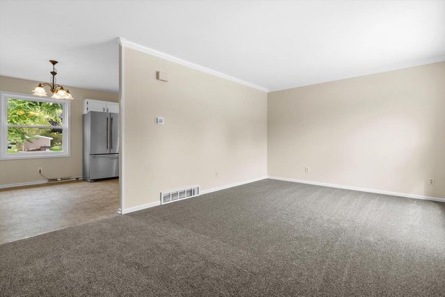 W208S10489 Karen COURT N, Muskego, WI 53150