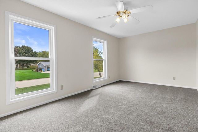 W208S10489 Karen COURT N, Muskego, WI 53150