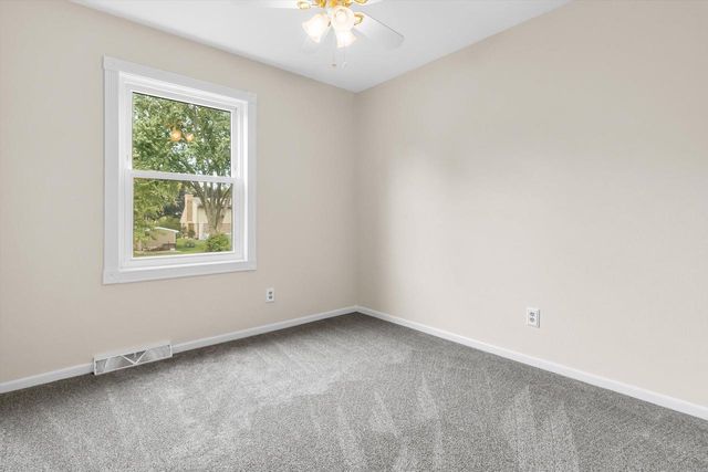 W208S10489 Karen COURT N, Muskego, WI 53150