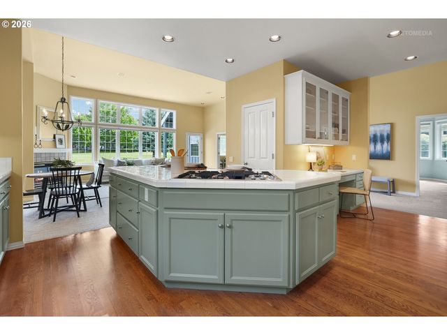 15737 Nw CLAREMONT Dr, Portland, OR 97229