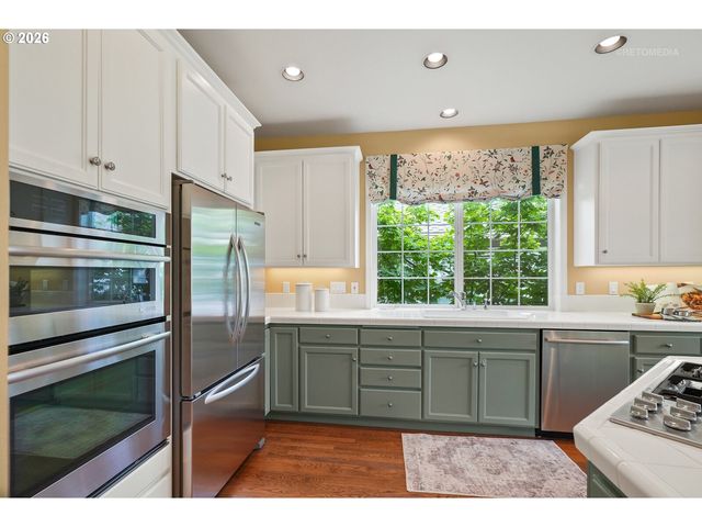 15737 Nw CLAREMONT Dr, Portland, OR 97229