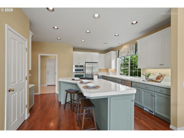 15737 Nw CLAREMONT Dr, Portland, OR 97229