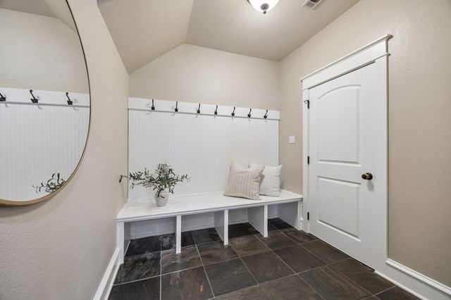 1572 Stemmons Avenue, Dallas, TX 75208