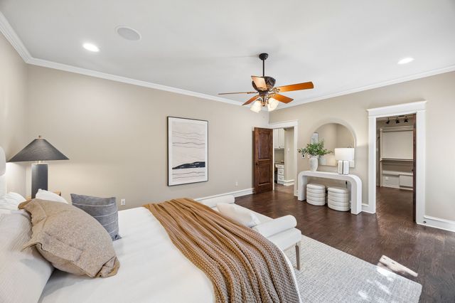 1572 Stemmons Avenue, Dallas, TX 75208