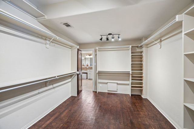 1572 Stemmons Avenue, Dallas, TX 75208