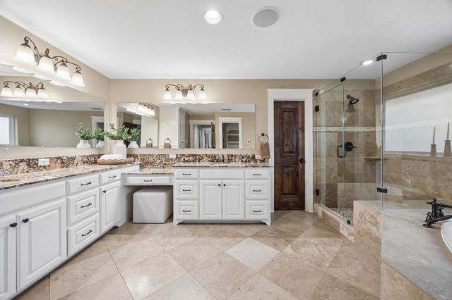 1572 Stemmons Avenue, Dallas, TX 75208