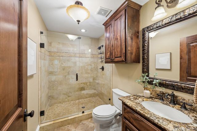 1572 Stemmons Avenue, Dallas, TX 75208