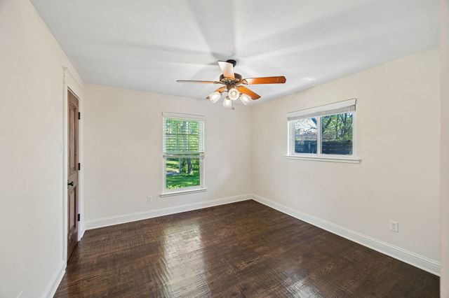 1572 Stemmons Avenue, Dallas, TX 75208