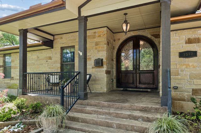 1572 Stemmons Avenue, Dallas, TX 75208