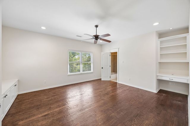 1572 Stemmons Avenue, Dallas, TX 75208