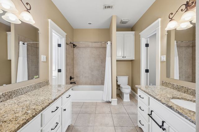 1572 Stemmons Avenue, Dallas, TX 75208