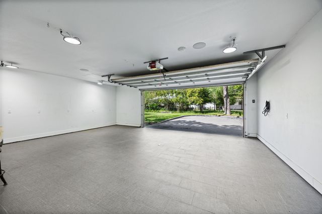 1572 Stemmons Avenue, Dallas, TX 75208