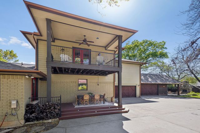 1572 Stemmons Avenue, Dallas, TX 75208