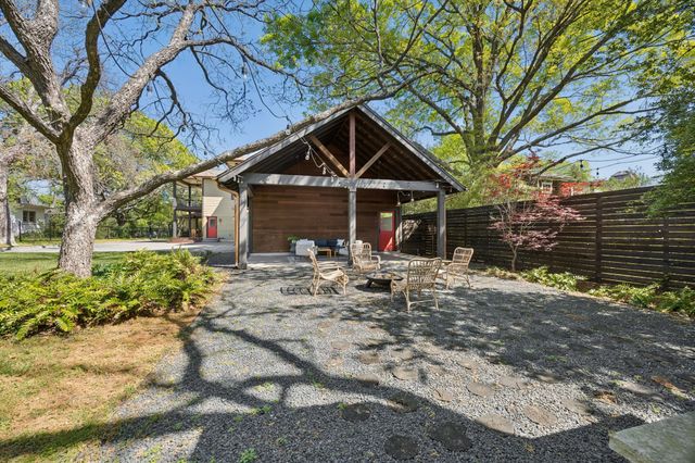 1572 Stemmons Avenue, Dallas, TX 75208