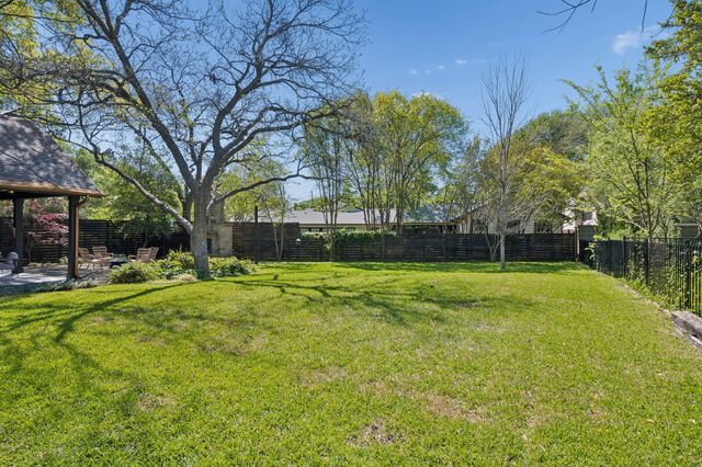 1572 Stemmons Avenue, Dallas, TX 75208
