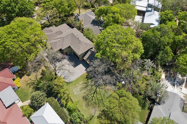 1572 Stemmons Avenue, Dallas, TX 75208