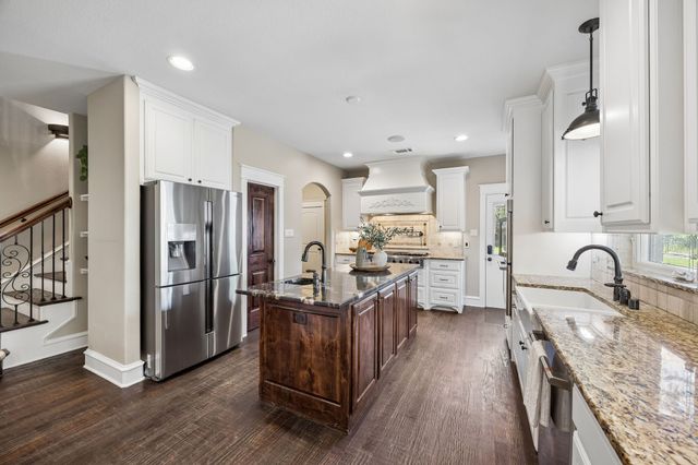 1572 Stemmons Avenue, Dallas, TX 75208