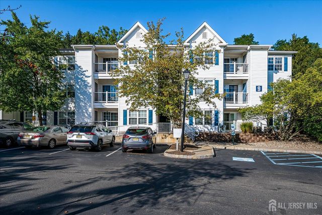 936 Waterford Drive, Edison, NJ 08817