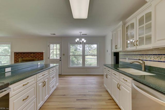 2637 N Elizabeth Harbor DR, Chesapeake, VA 23321