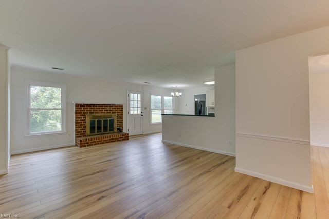 2637 N Elizabeth Harbor DR, Chesapeake, VA 23321