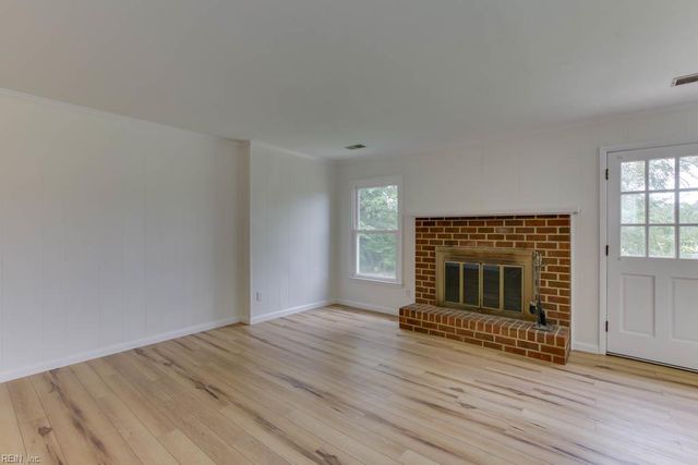 2637 N Elizabeth Harbor DR, Chesapeake, VA 23321