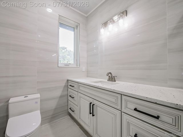 1683 Delta Drive, Troy, MI 48085