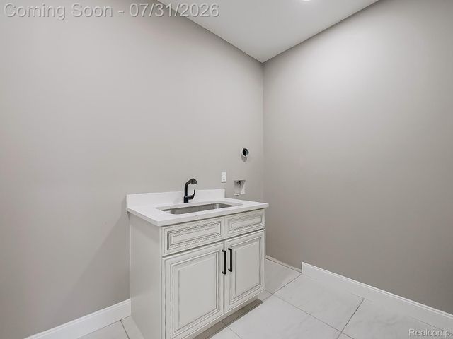1683 Delta Drive, Troy, MI 48085