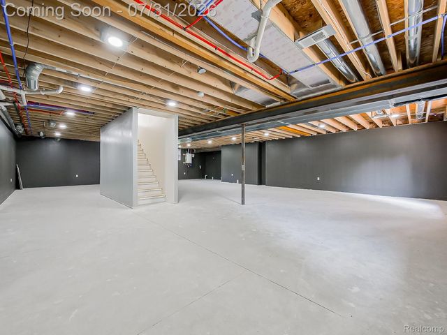 1683 Delta Drive, Troy, MI 48085