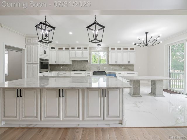 1683 Delta Drive, Troy, MI 48085