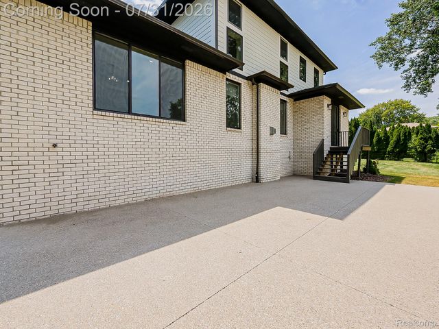 1683 Delta Drive, Troy, MI 48085