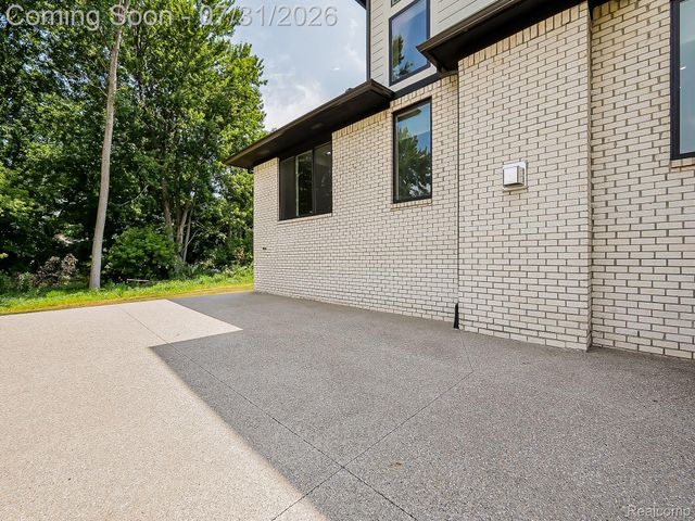1683 Delta Drive, Troy, MI 48085