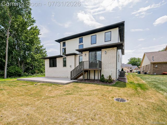 1683 Delta Drive, Troy, MI 48085