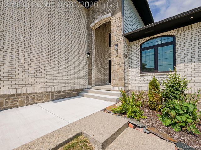 1683 Delta Drive, Troy, MI 48085