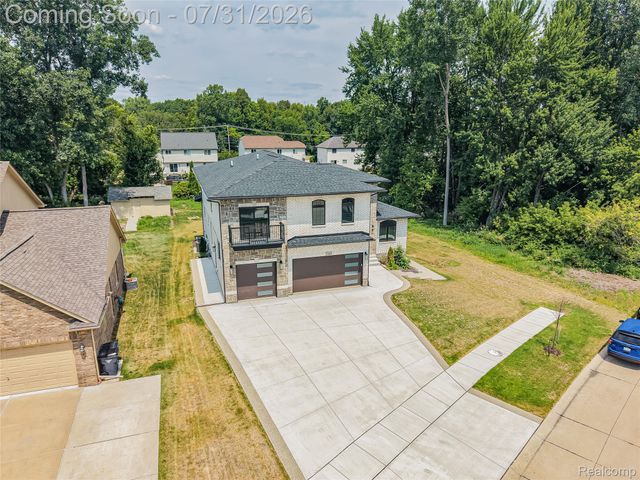 1683 Delta Drive, Troy, MI 48085