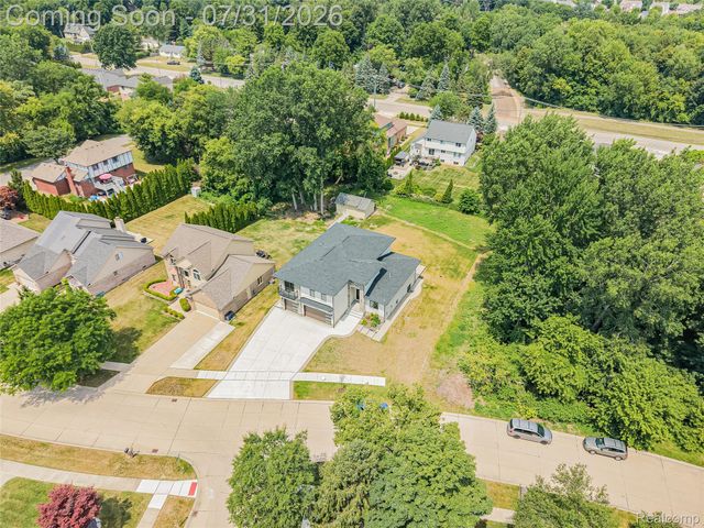 1683 Delta Drive, Troy, MI 48085