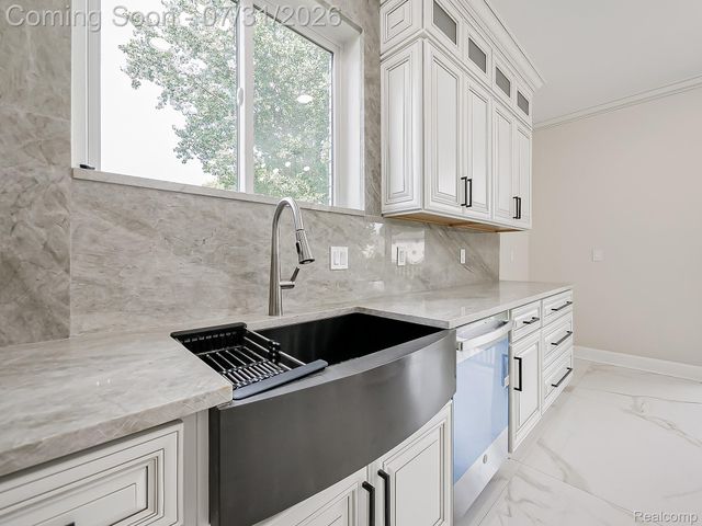 1683 Delta Drive, Troy, MI 48085