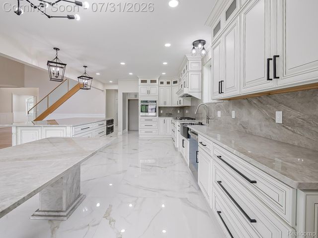 1683 Delta Drive, Troy, MI 48085