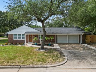 1403 15th Street N, Texas City, TX 77590