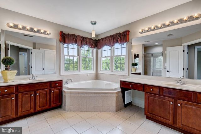 24188 SPRING MEADOW CIR, Aldie, VA 20105