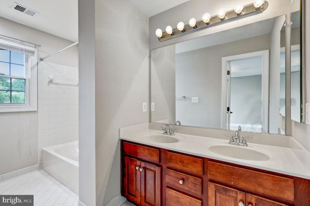 24188 SPRING MEADOW CIR, Aldie, VA 20105