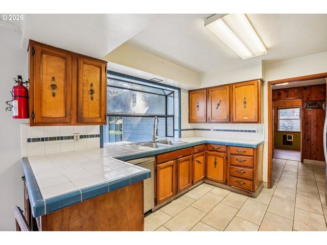 4036 Ne 102ND Ave, Portland, OR 97220