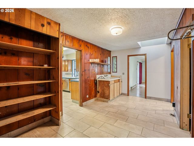 4036 Ne 102ND Ave, Portland, OR 97220