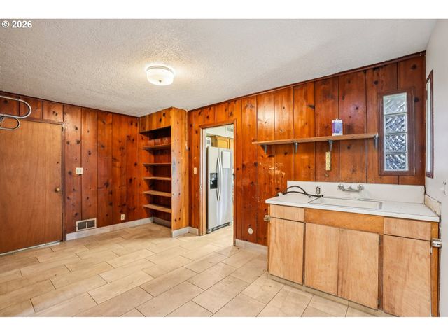 4036 Ne 102ND Ave, Portland, OR 97220