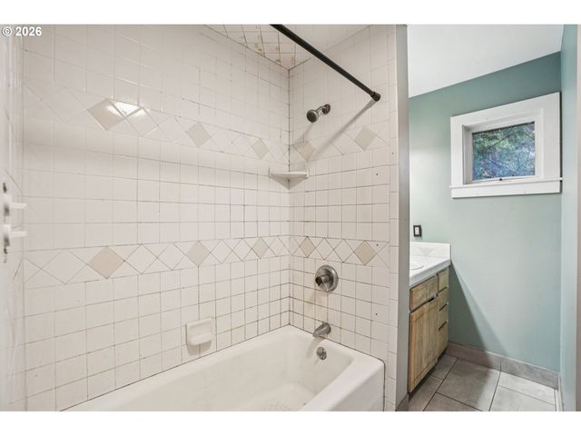 4036 Ne 102ND Ave, Portland, OR 97220