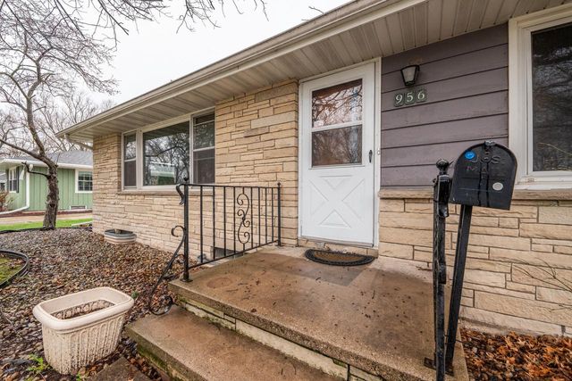 956 Bridgewood DRIVE, Neenah, WI 54956