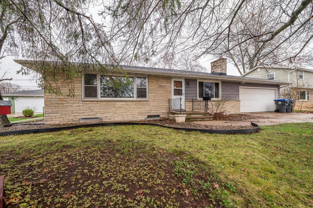 956 Bridgewood DRIVE, Neenah, WI 54956