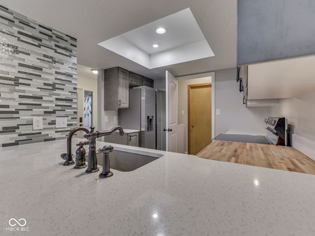 209 Brighton Court, Greenwood, IN 46143